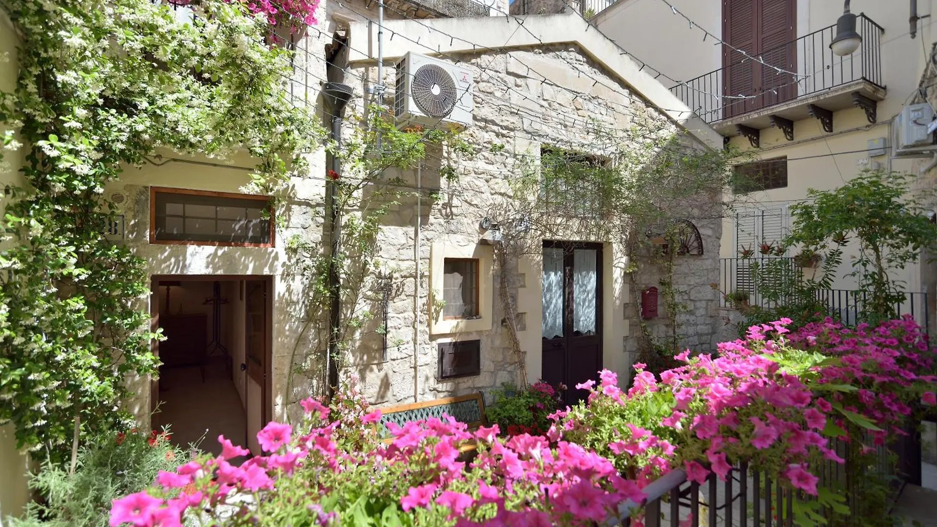 Case Del Vicolo Stretto Modica Italy