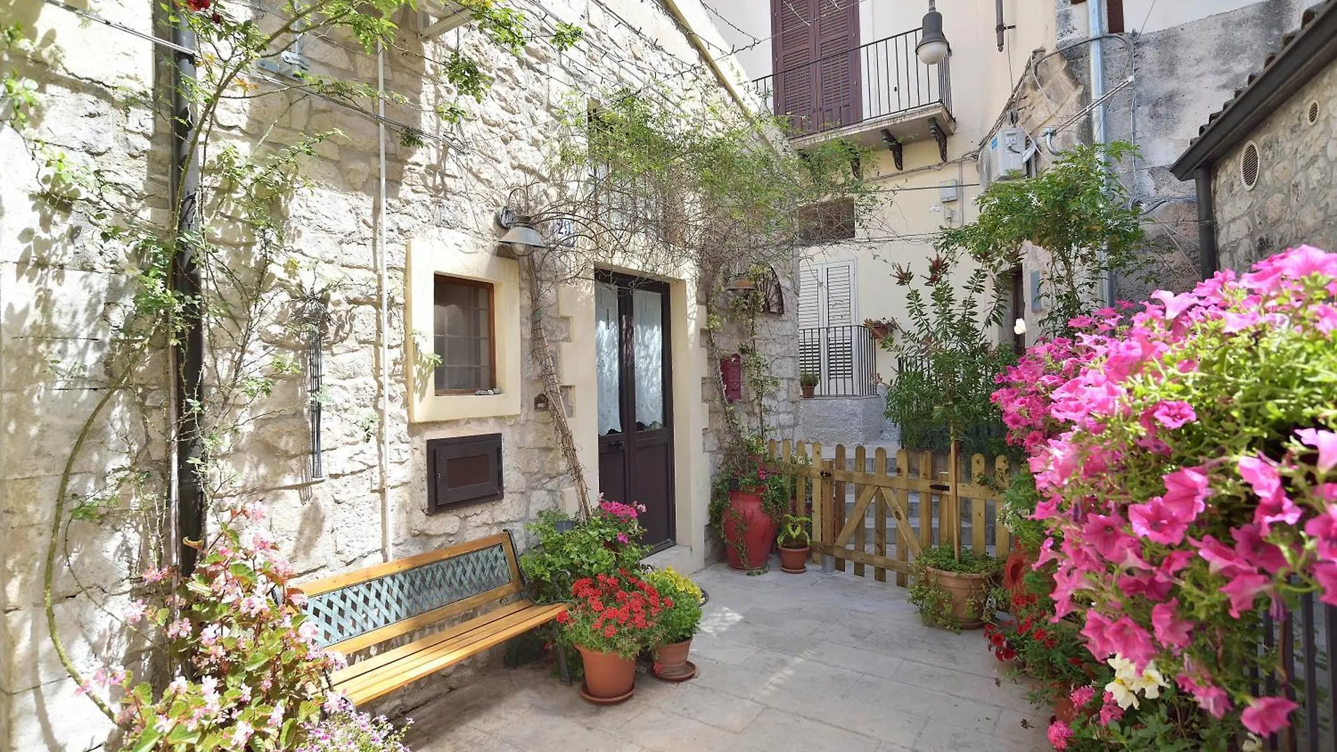 Case Del Vicolo Stretto Modica Italy